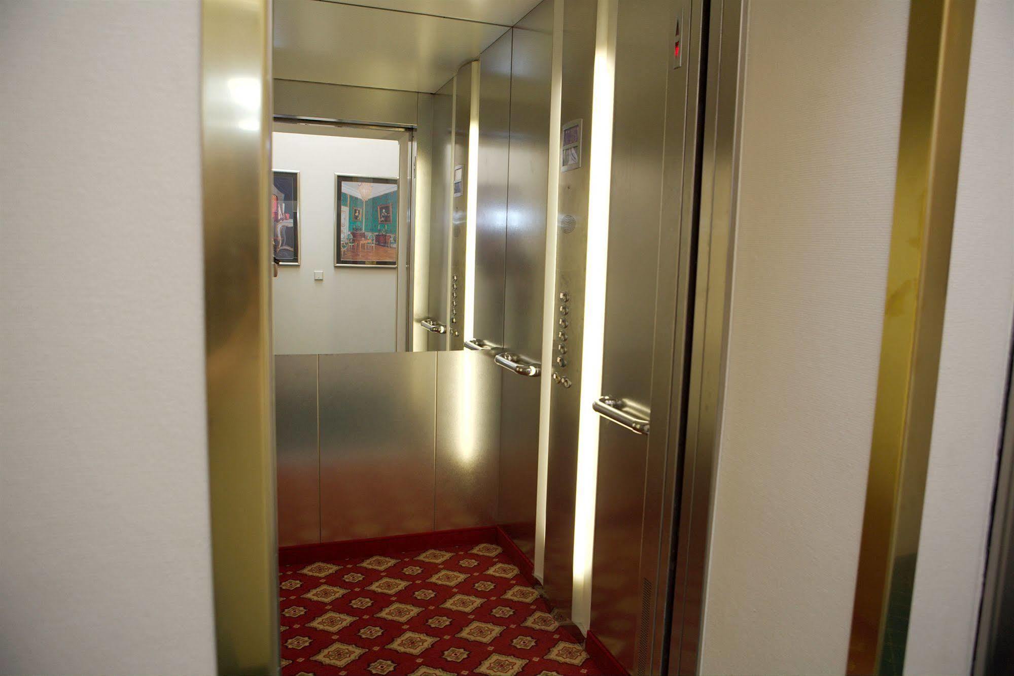ซาเรนโฮฟ เบอร์ลิน เปรนสเลอเออร์ แบร์ก Hotel ภายนอก รูปภาพ
